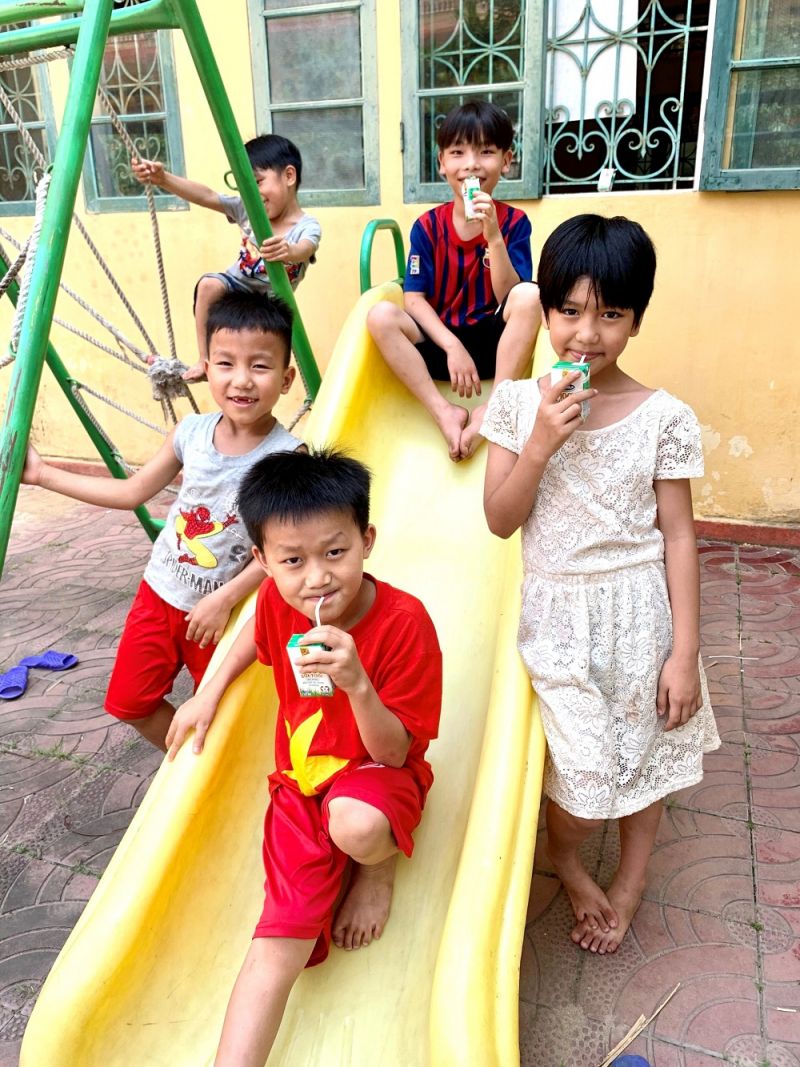 Món quà từ Vinamilk đến với các em nhỏ giữa ngày hè ‘mùa giãn cách’